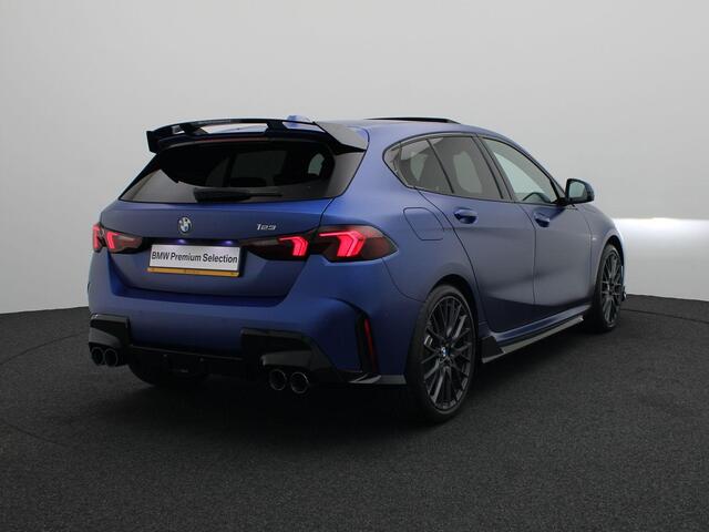 BMW 1-SERIE 123 xDrive M Sportpakket Pro | Innovation Pack | Trekhaak | Stuurwielrand verwarmd | Panoramadak | Elektrisch verstelbare M Sportstoelen | Driving Assistant Plus | Head Up Display | Harman Kardon | 19''