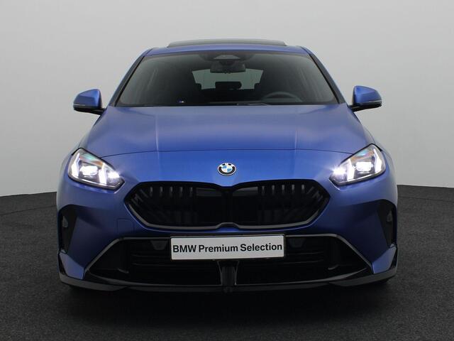 BMW 1-SERIE 123 xDrive M Sportpakket Pro | Innovation Pack | Trekhaak | Stuurwielrand verwarmd | Panoramadak | Elektrisch verstelbare M Sportstoelen | Driving Assistant Plus | Head Up Display | Harman Kardon | 19''