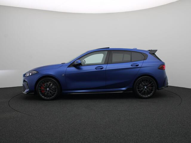 BMW 1-SERIE 123 xDrive M Sportpakket Pro | Innovation Pack | Trekhaak | Stuurwielrand verwarmd | Panoramadak | Elektrisch verstelbare M Sportstoelen | Driving Assistant Plus | Head Up Display | Harman Kardon | 19''