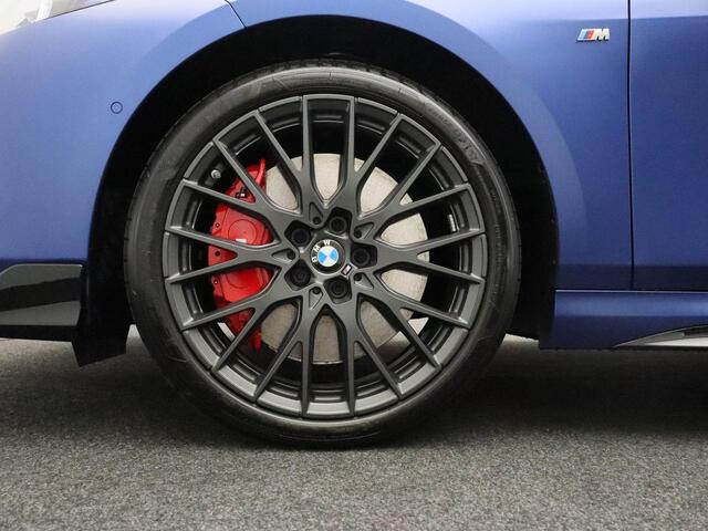 BMW 1-SERIE 123 xDrive M Sportpakket Pro | Innovation Pack | Trekhaak | Stuurwielrand verwarmd | Panoramadak | Elektrisch verstelbare M Sportstoelen | Driving Assistant Plus | Head Up Display | Harman Kardon | 19''