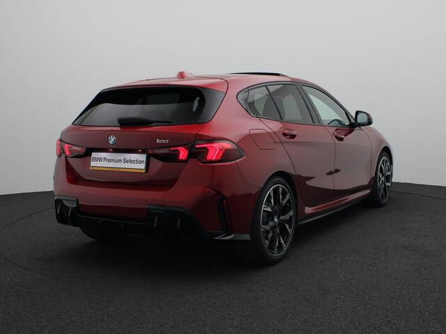 BMW 1-SERIE 120 M Sportpakket | Premium Pack | Stuurwielrand verwarmd | Panoramadak | Driving Assistant | Harman Kardon | 19''