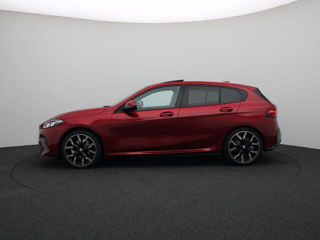 BMW 1-SERIE 120 M Sportpakket | Premium Pack | Stuurwielrand verwarmd | Panoramadak | Driving Assistant | Harman Kardon | 19''