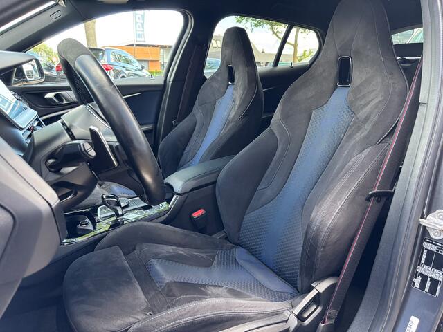 BMW 1-SERIE 118d High Executive | M Pakket | Shadow Line | Apple Carplay | Achterruitrijcamera