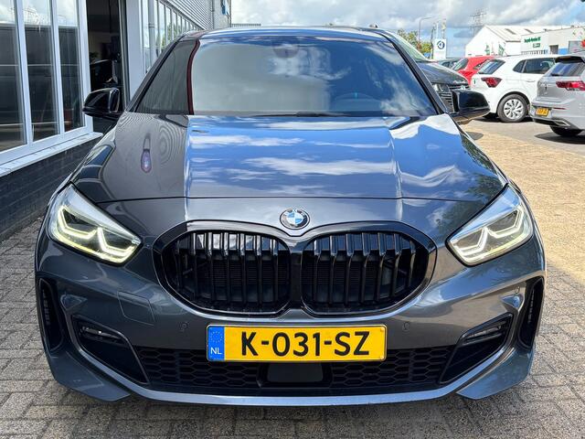 BMW 1-SERIE 118d High Executive | M Pakket | Shadow Line | Apple Carplay | Achterruitrijcamera