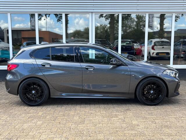 BMW 1-SERIE 118d High Executive | M Pakket | Shadow Line | Apple Carplay | Achterruitrijcamera