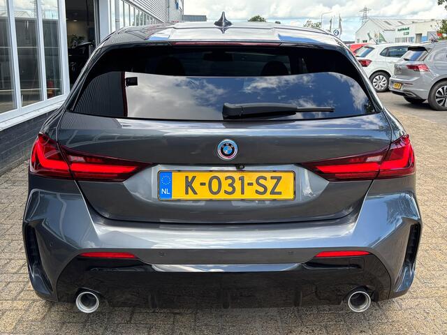 BMW 1-SERIE 118d High Executive | M Pakket | Shadow Line | Apple Carplay | Achterruitrijcamera