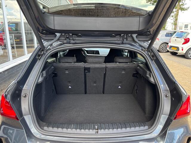 BMW 1-SERIE 118d High Executive | M Pakket | Shadow Line | Apple Carplay | Achterruitrijcamera