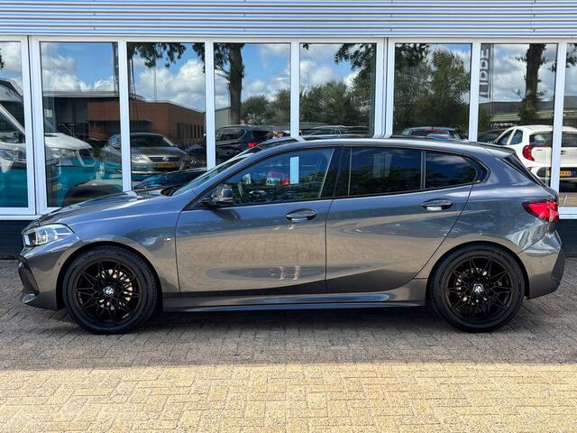 BMW 1-SERIE 118d High Executive | M Pakket | Shadow Line | Apple Carplay | Achterruitrijcamera