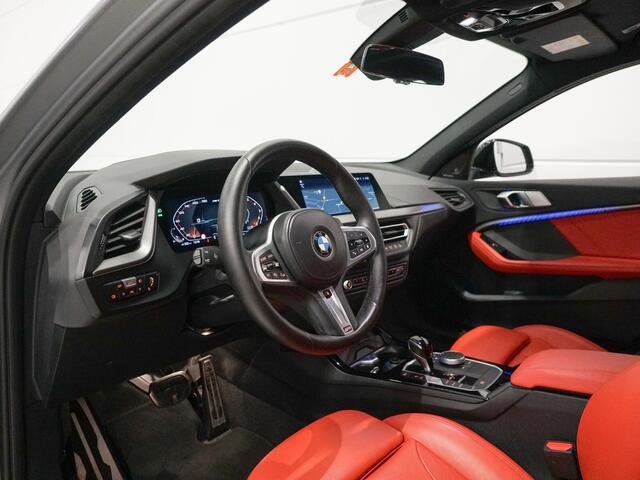 BMW 1-SERIE M135i xDrive Panoramadak | Harman Kardon | Head Up | ACC | Stuurverwarming
