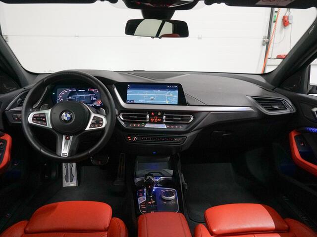 BMW 1-SERIE M135i xDrive Panoramadak | Harman Kardon | Head Up | ACC | Stuurverwarming