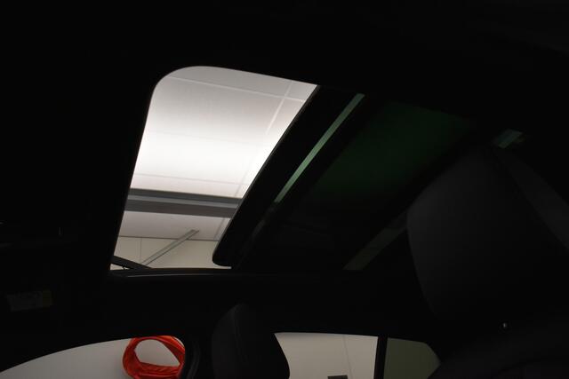 BMW 1-SERIE 118i High Executive M-Sport Pano Camera Vol Leder