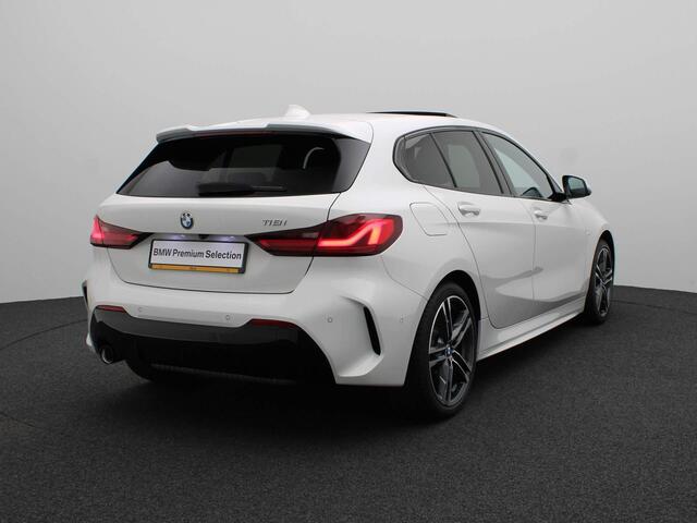 BMW 1-SERIE 5-deurs 118i High Executive | Model M Sport | Audio Media Pack | Parking Pack | Panoramadak | DAB | HiFi | 18''