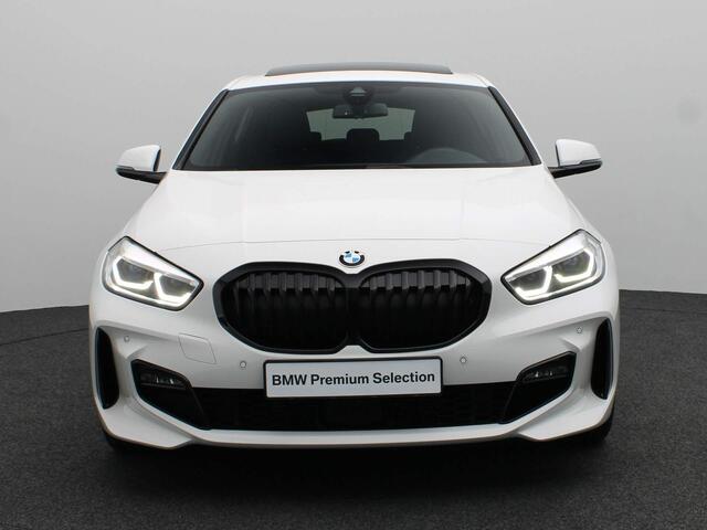 BMW 1-SERIE 5-deurs 118i High Executive | Model M Sport | Audio Media Pack | Parking Pack | Panoramadak | DAB | HiFi | 18''