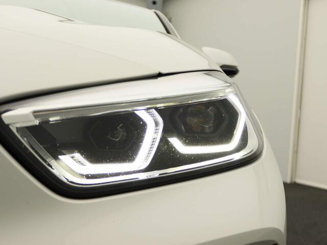 BMW 1-SERIE 5-deurs 118i High Executive | Model M Sport | Audio Media Pack | Parking Pack | Panoramadak | DAB | HiFi | 18''