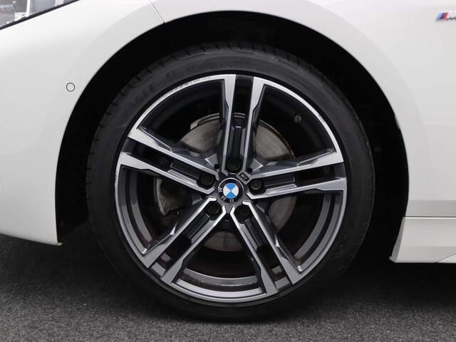 BMW 1-SERIE 5-deurs 118i High Executive | Model M Sport | Audio Media Pack | Parking Pack | Panoramadak | DAB | HiFi | 18''