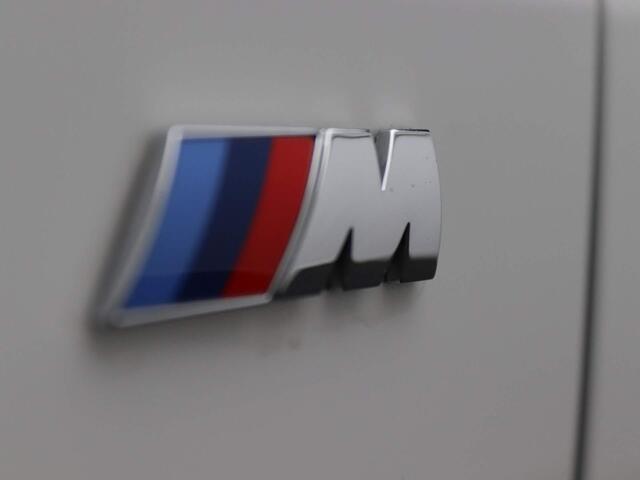 BMW 1-SERIE 5-deurs 118i High Executive | Model M Sport | Audio Media Pack | Parking Pack | Panoramadak | DAB | HiFi | 18''
