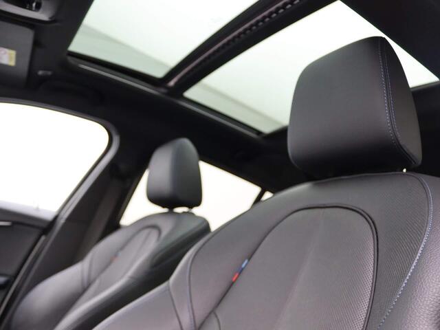 BMW 1-SERIE 5-deurs 118i High Executive | Model M Sport | Audio Media Pack | Parking Pack | Panoramadak | DAB | HiFi | 18''