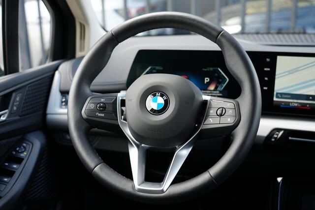 BMW 2-SERIE Active Tourer 216i 123pk Navigatie/Stoelverwarming/Camera