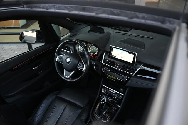 BMW 2-SERIE Active Tourer 218i High Executive Sport Line Automaat / Panoramadak / Achteruitrijcamera / Sportstoelen / Head-Up / LED / Stoelverwarming