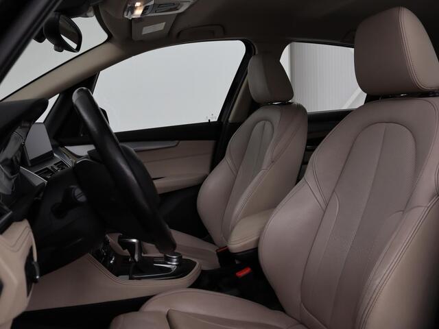 BMW 2-SERIE Active Tourer 225xe iPerformance High Executive | Adaptive cruise | Luxury Line | Head-Up | Leder | Stoelverwarming | Full LED | Keyless | Trekhaak | Sportstoelen | Navigatie | Climate control