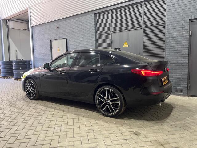 BMW 2-SERIE Gran Coupé 218i Business Edition Plus | Vol-Leder | Camera | 19 Inch | Getint Glas | Stoelverwarming