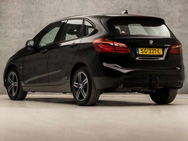 BMW 2-SERIE Active Tourer 218i Sportline Automaat (NAVIGATIE, CLIMATE, PARKEERSENSOREN, LED KOPLAMPEN, SPORTSTOELEN, CRUISE, TREKHAAK, ELEK ACHTERKLEP, NIEUWSTAAT)