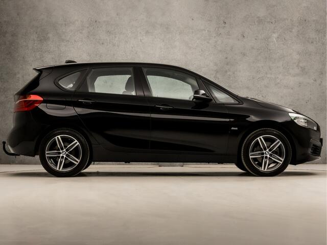 BMW 2-SERIE Active Tourer 218i Sportline Automaat (NAVIGATIE, CLIMATE, PARKEERSENSOREN, LED KOPLAMPEN, SPORTSTOELEN, CRUISE, TREKHAAK, ELEK ACHTERKLEP, NIEUWSTAAT)