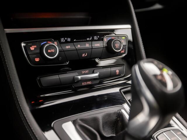 BMW 2-SERIE Active Tourer 218i Sportline Automaat (NAVIGATIE, CLIMATE, PARKEERSENSOREN, LED KOPLAMPEN, SPORTSTOELEN, CRUISE, TREKHAAK, ELEK ACHTERKLEP, NIEUWSTAAT)