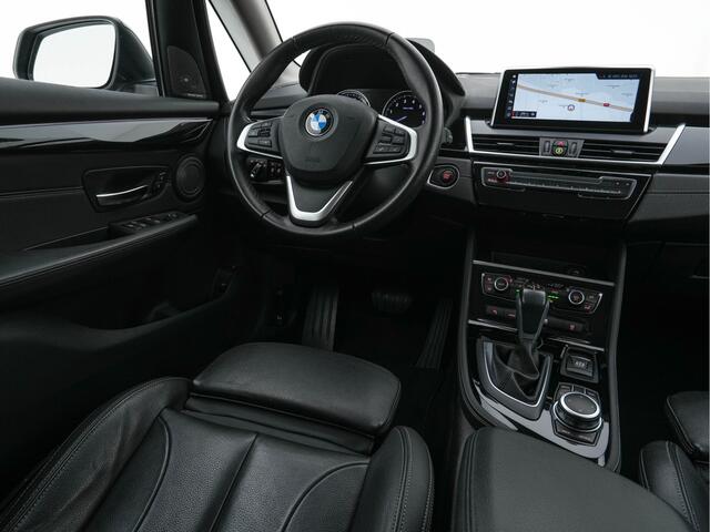 BMW 2-SERIE Active Tourer 225xe iPerformance Executive (INCL.BTW) *HEAD-UP | FULL-LEATHER | FULL-LED | HARMAN/KARDON | SPORT-SEATS | HEATED-SEATS | DAB+ | 17''ALU | ECC | PDC | CRUISE*