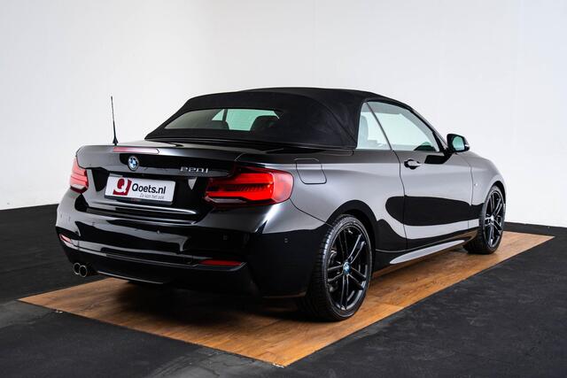 BMW 2-SERIE Cabrio 220i High Executive Edition M Sport - Cruise Control - Park Assistant - Stuurwielrand verwarmd - HiFi - verwarmde voorstoelen - PDC voor/achter - Achteruitrijcamera - Windscherm - Middenarmsteun voor -