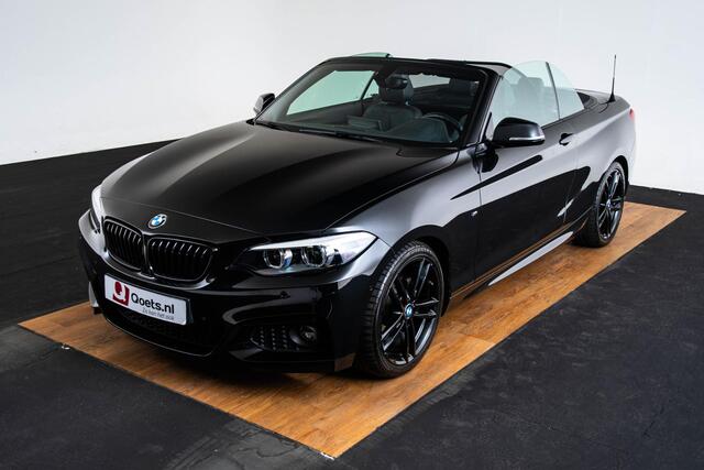 BMW 2-SERIE Cabrio 220i High Executive Edition M Sport - Cruise Control - Park Assistant - Stuurwielrand verwarmd - HiFi - verwarmde voorstoelen - PDC voor/achter - Achteruitrijcamera - Windscherm - Middenarmsteun voor -