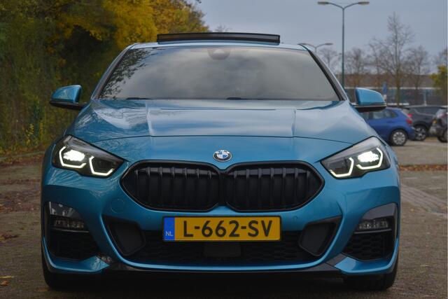 BMW 2-SERIE Gran Coupé 220i Business Edition Plus M-Sport | NL-Auto | Unieke kleur | Open dak | Keyless | HUD | Camera | Leder | Full LED | Vol