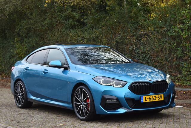 BMW 2-SERIE Gran Coupé 220i Business Edition Plus M-Sport | NL-Auto | Unieke kleur | Open dak | Keyless | HUD | Camera | Leder | Full LED | Vol