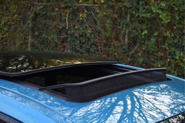 BMW 2-SERIE Gran Coupé 220i Business Edition Plus M-Sport | NL-Auto | Unieke kleur | Open dak | Keyless | HUD | Camera | Leder | Full LED | Vol