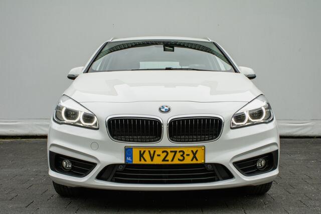 BMW 2-SERIE Active Tourer 225xe iPerformance Centennial Executive Panoramadak/ Sportstoelen/ Head up/ Professional navigatie/ Pdc/ Full led