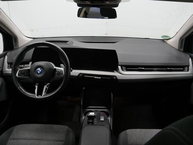 BMW 2-SERIE Active Tourer 225e xDrive | Panorama | Harmanm Kardon | Trekhaak | Head-Up