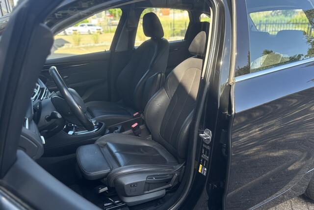 BMW 2-SERIE Active Tourer 225xe High Executive | Comfort Acces | Sportleder | Head-Up | Navi | Elektrische Klep