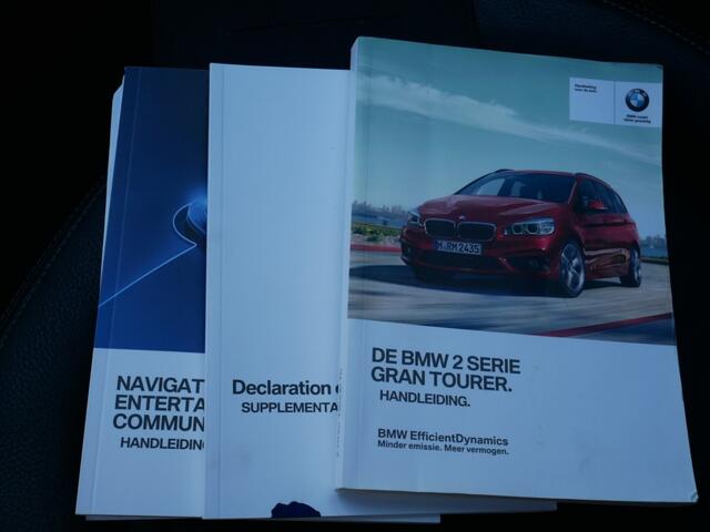 BMW 2-SERIE 218I HIGH EXECUTIVE **Clima//Navi//Leer//LM **