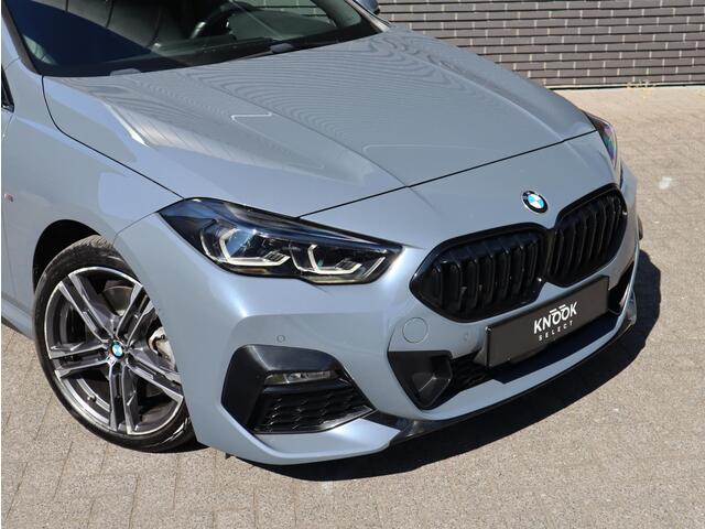 BMW 2-SERIE Gran Coupé 220i High Executive | Panodak | Stuurwiel verwarmd | ambient |