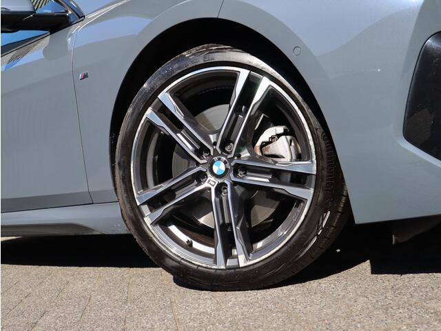BMW 2-SERIE Gran Coupé 220i High Executive | Panodak | Stuurwiel verwarmd | ambient |