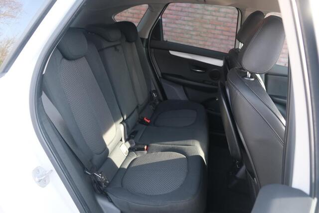 BMW 2-SERIE 225xe iPerformance Active Tourer Executive | Navi | Cruise | Climate | Elektrische Achterklep | Trekhaak | PDC