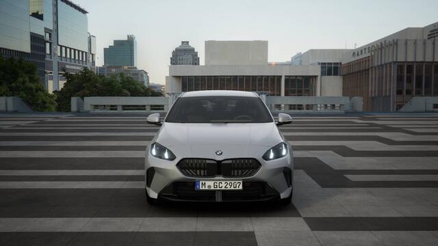 BMW 2-SERIE Gran Coupé 220i xDrive M Sport Automaat / Sportstoelen / Achteruitrijcamera / M Adapatief onderstel / Comfort Access / Adaptieve LED / Stoelverwarming / PDC