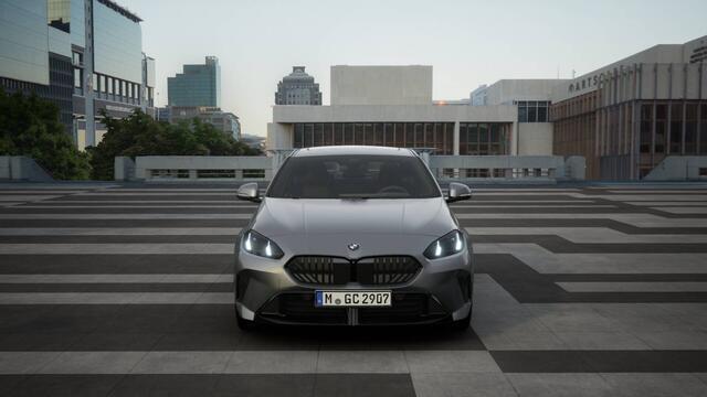 BMW 2-SERIE Gran Coupé 220i xDrive M Sport Automaat / Panoramadak / Sportstoelen / M Adaptief onderstel / Comfort Access / Stoelverwarming / Adaptieve LED / Head-Up / Harman Kardon / Live Cockpit Professional
