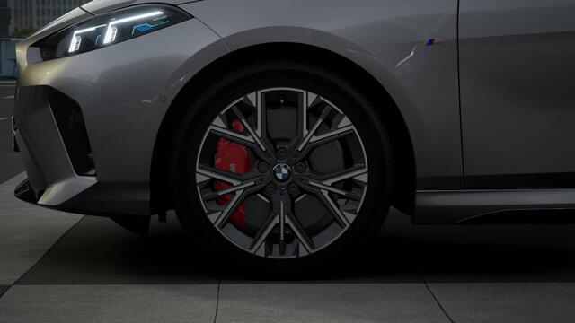 BMW 2-SERIE Gran Coupé 220i xDrive M Sport Automaat / Panoramadak / Sportstoelen / M Adaptief onderstel / Comfort Access / Stoelverwarming / Adaptieve LED / Head-Up / Harman Kardon / Live Cockpit Professional