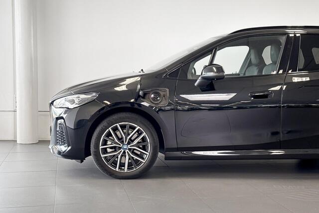 BMW 2-SERIE Active Tourer 230e xDrive | M Sport | Glazen Panoramadak | Comfort Access | Trekhaak |