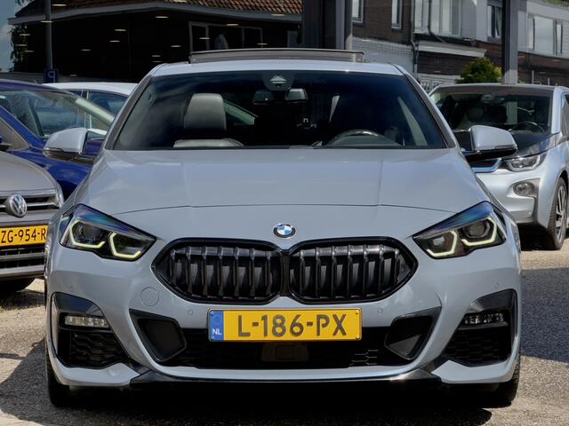 BMW 2-SERIE Gran Coupé 218i AUT7 M- SPORT AERODYNAMICA EXE PANODAK LEDER NAVI CAMERA DIGI-DASH LED 19 INCH-LMV PDC