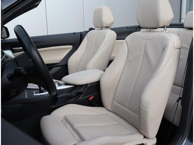 BMW 2-SERIE Cabrio 220i High Executive | Leder | Parkeercamera | Org. NL