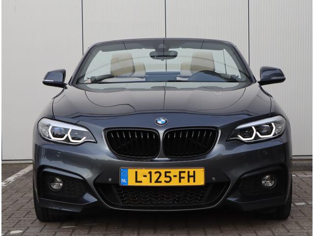 BMW 2-SERIE Cabrio 220i High Executive | Leder | Parkeercamera | Org. NL