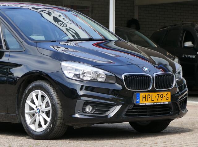 BMW 2-SERIE Active Tourer 218i Executive | navigatie | stoelverwarming | winterwielen | trekhaak