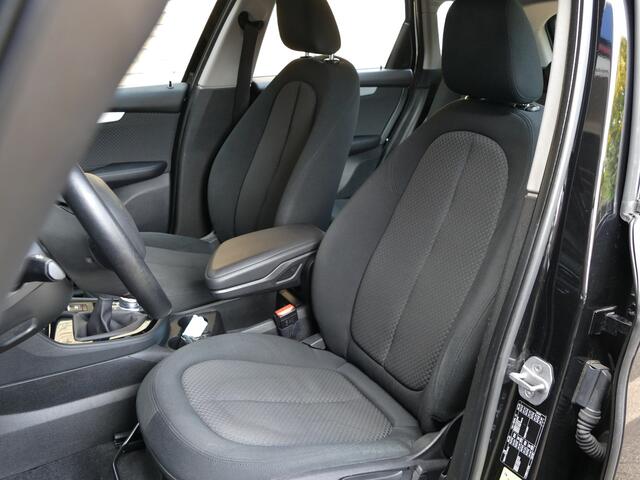 BMW 2-SERIE Active Tourer 218i Executive | navigatie | stoelverwarming | winterwielen | trekhaak